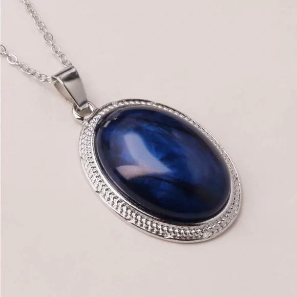 New Woman’s Sterling Silver Natural Brazilian Blue Kyanite Gemstone Necklace - Picture 3 of 10